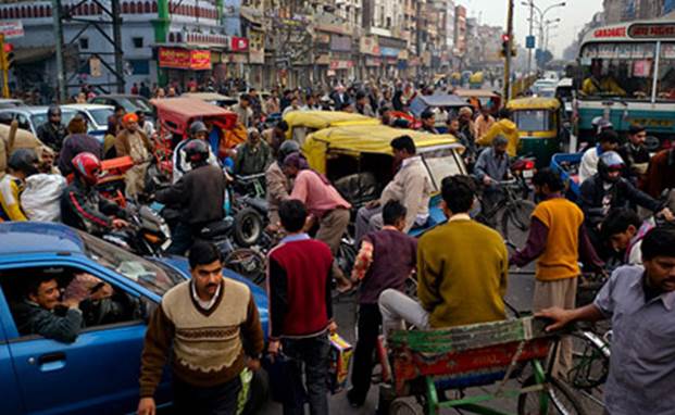 中国小伙到印度旅游花了100元,一个人穷游中国吃印度飞饼