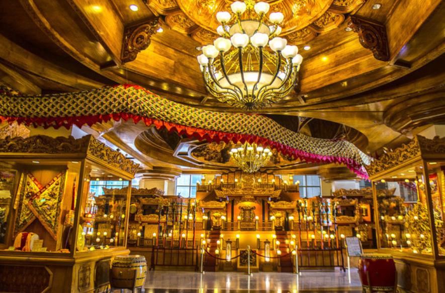 广西布达拉宫，供东南亚第一铜佛，地基挖出超大原石，建造者成谜