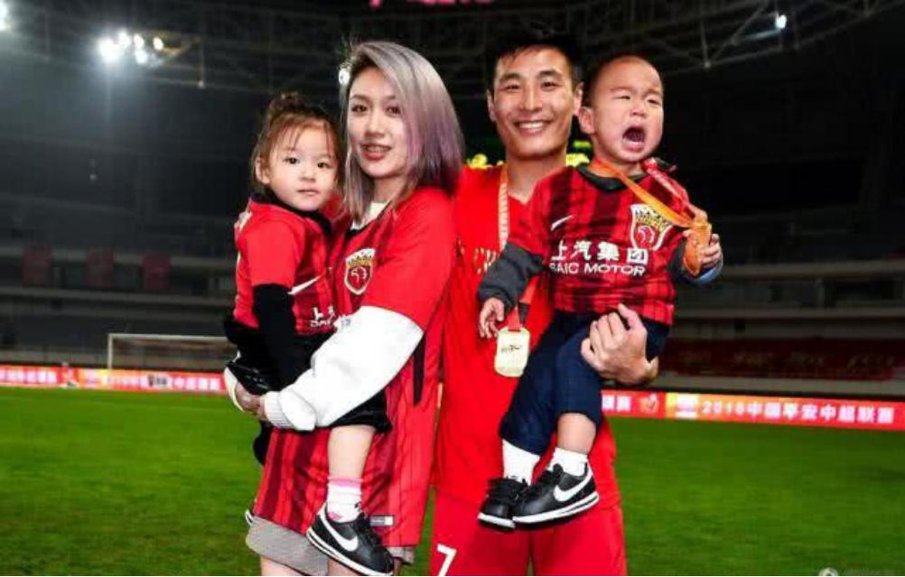 央视直播白岩松武磊,央视新闻武磊完整版