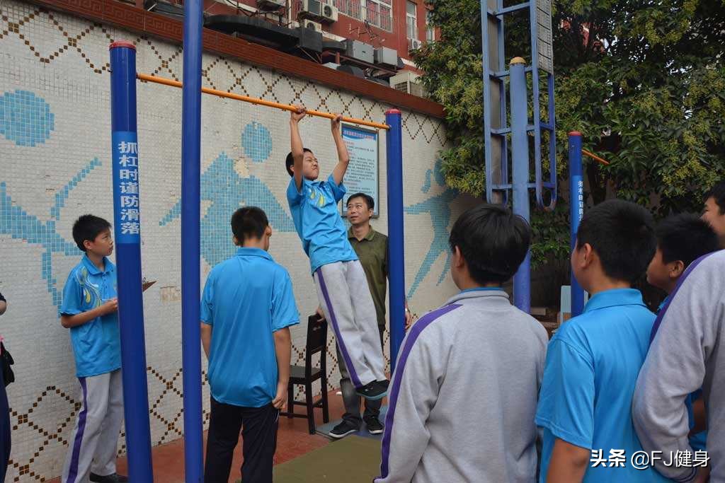 怎么练引体向上零基础学生,学生如何练引体向上的锻炼方法