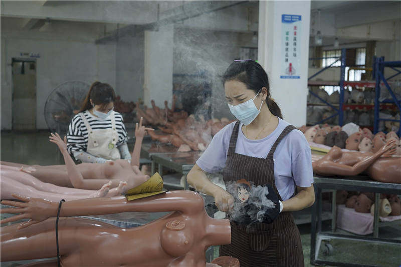 硅胶娃娃在中国:性、财富和限制