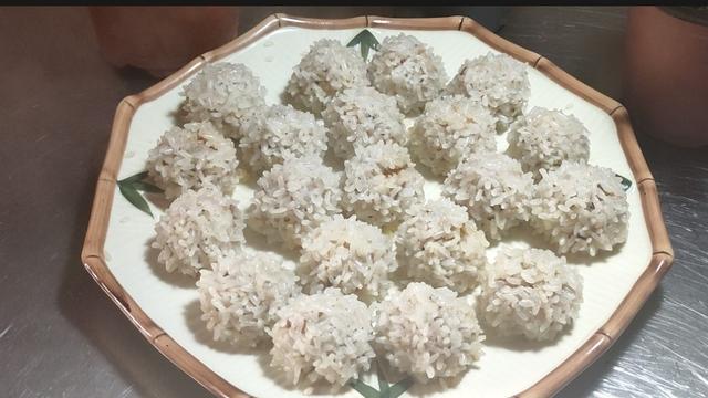 咸蛋黄珍珠肉丸做法,珍珠咸蛋黄肉丸