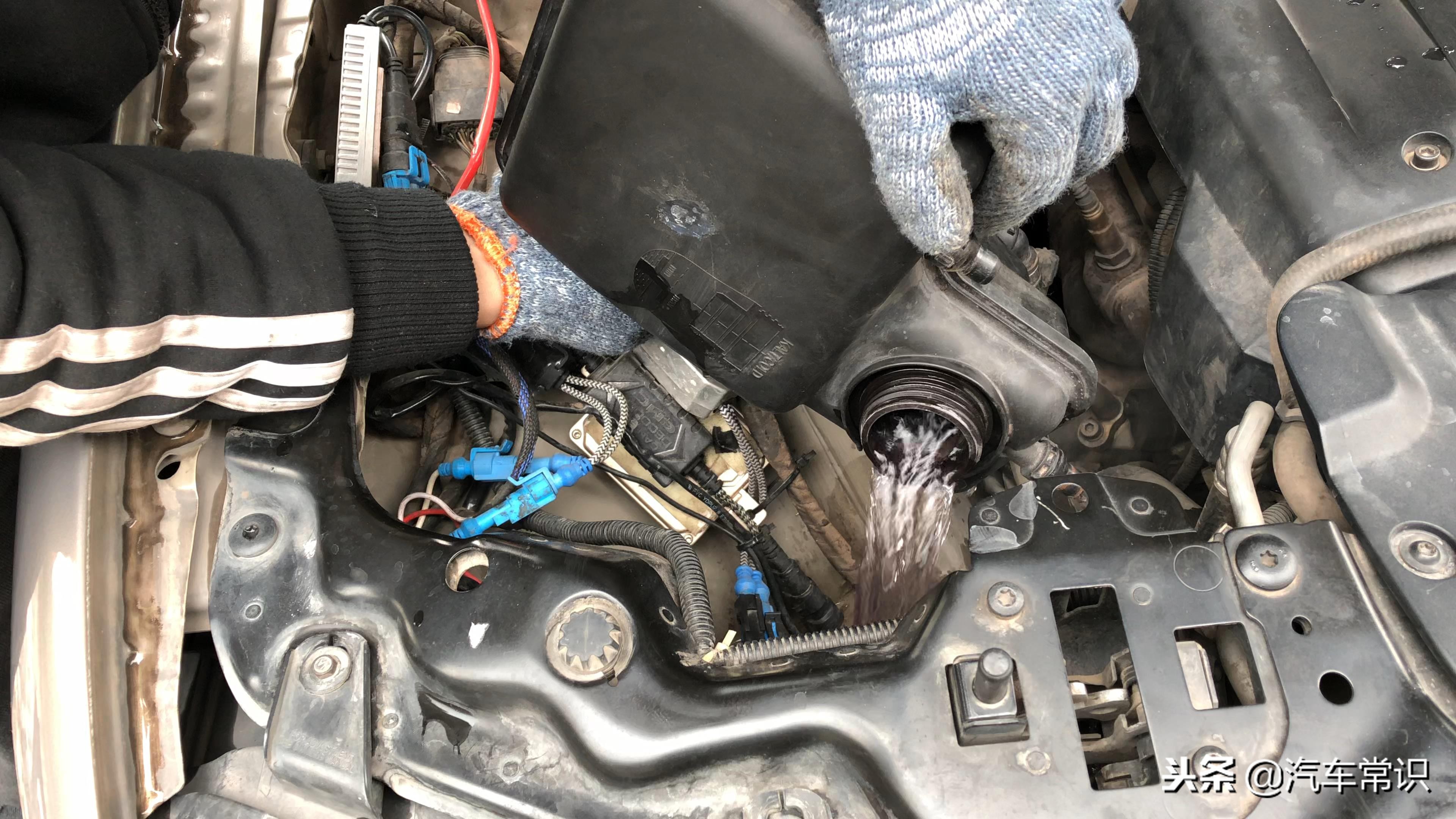 发动机水堵漏水需要全部更换吗,发动机水箱漏水最快的修补方法