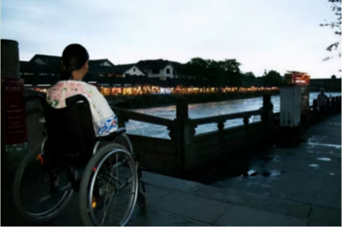 汶川地震时,那位救了丈夫、却丢了双腿的李应霞,如今怎么样了?