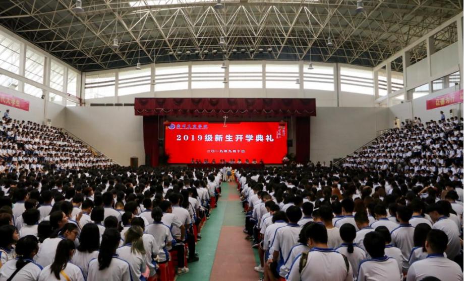 广州工商学院网红,广东高校网红