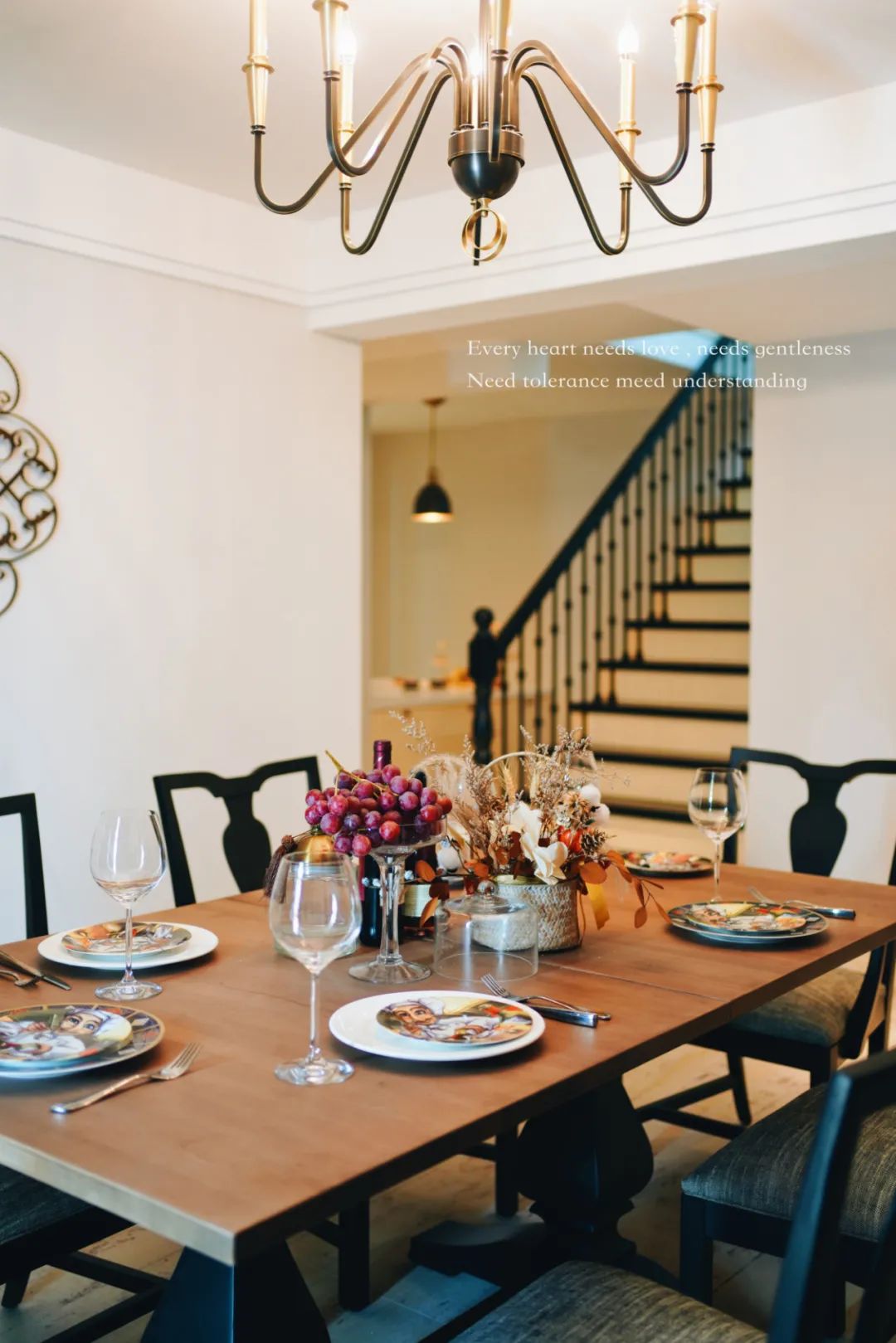 墨绿和酒红色搭配效果,墨绿色和红色搭配极简风