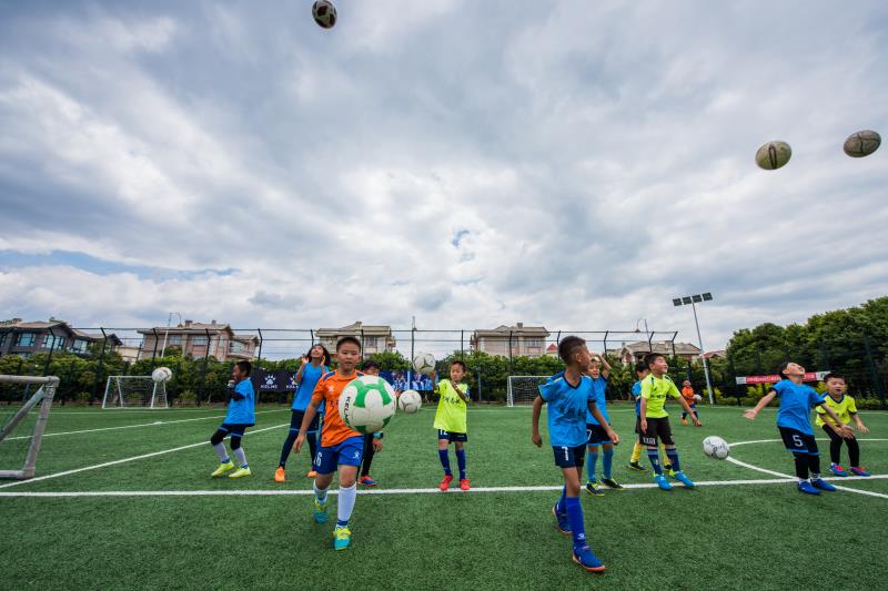 3-7岁小朋友足球训练热身,释放天性训练体适能