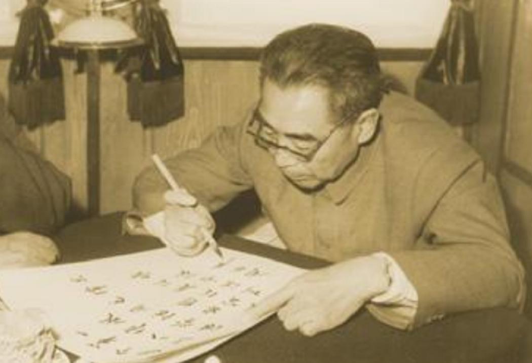 毛主席月薪多少？多次带头降低工资，还提议自己工资降为300元