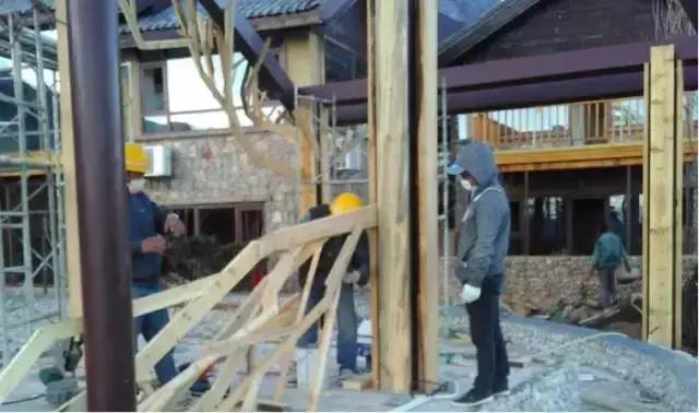 49岁大叔建石头房,50岁大叔花了2800娶个媳妇