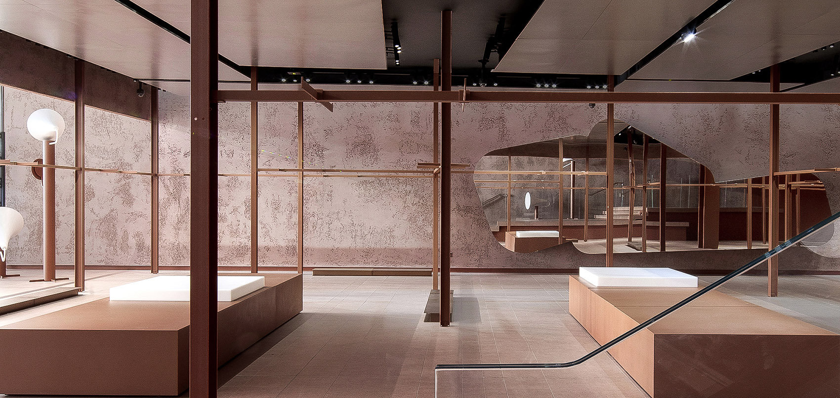 UR伦敦旗舰店，紫砂色彩提炼的空间表达了东方。