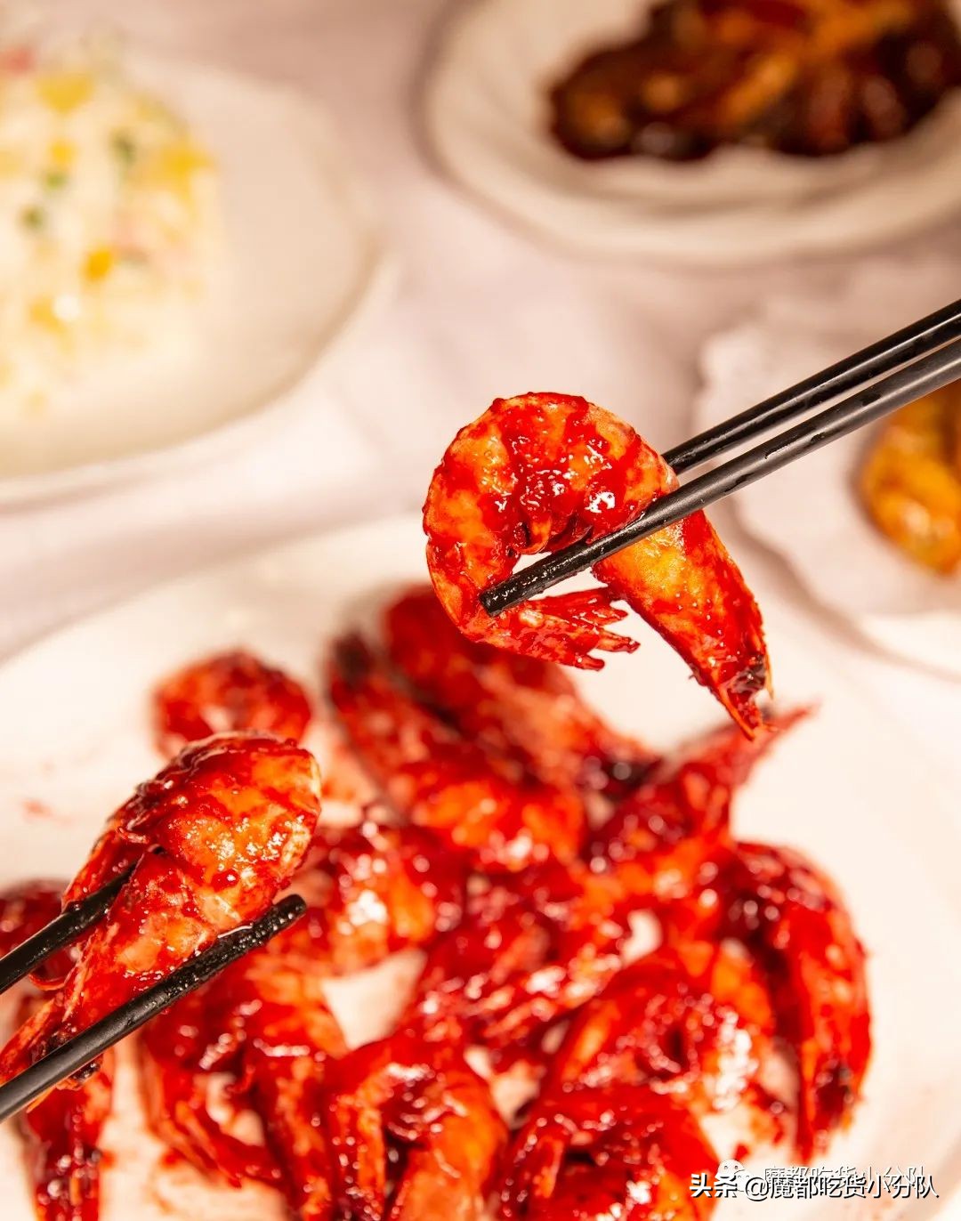 这店，客人提行李箱去吃