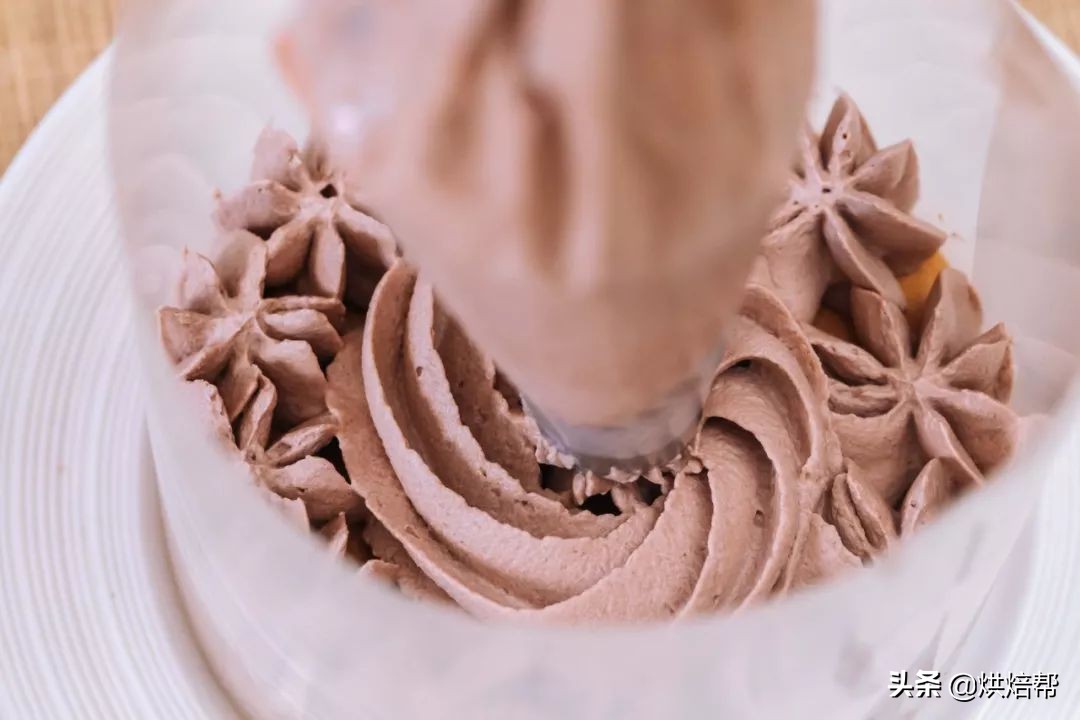 蛋糕抹面的技巧和手法在家自己做,一款不用抹面就可以完成的蛋糕