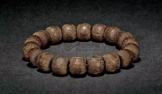 如何挑选适合自己的木质手串,哪种木质手串最有香味且便宜