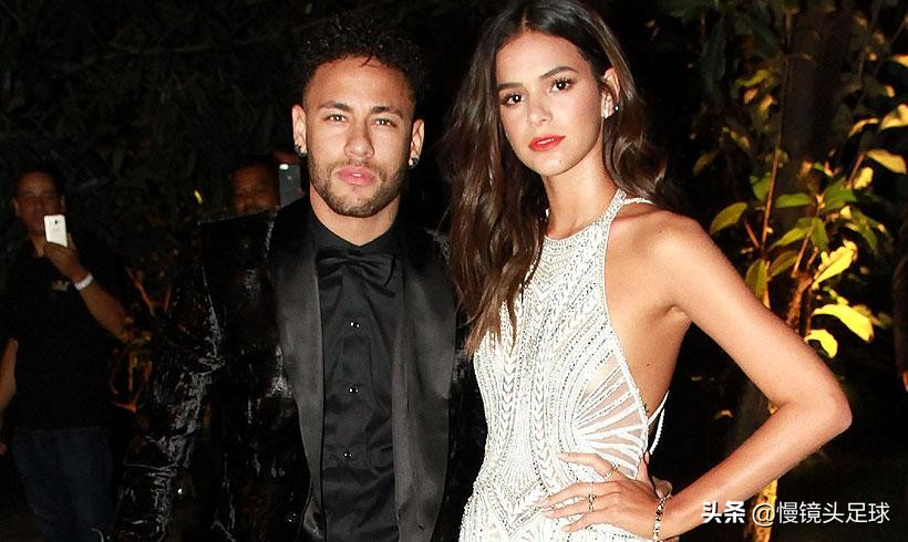 神剧情！C罗前女友和内马尔前女友相遇，两大美女还握手+热聊