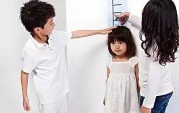 姚明的女儿9岁竟然就有1米71了,媒体姚明12岁女儿身高近1米9