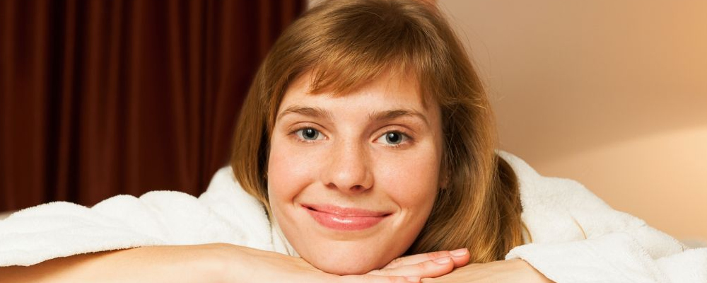 趴着睡觉为什么睡醒了脚麻,趴着睡午觉脚麻怎么回事