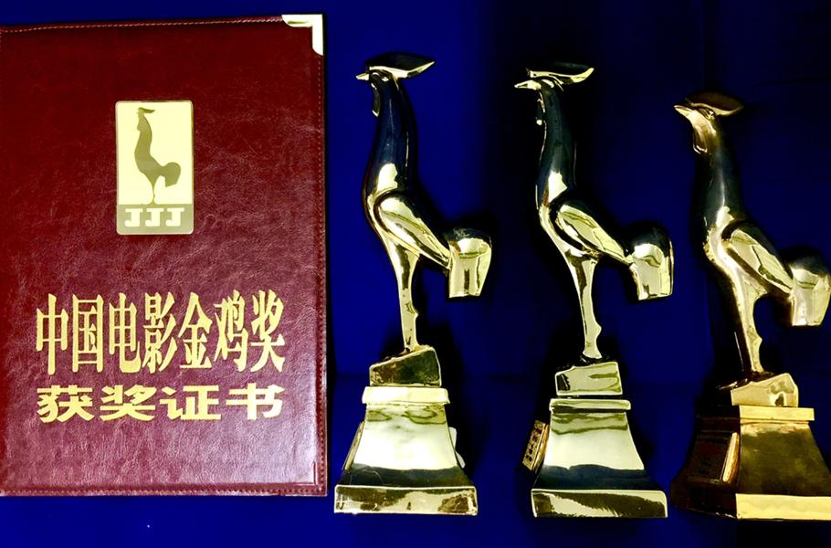 既有实至名归的双黄蛋，也有宁缺毋滥的空缺，最早那届金鸡奖好刚