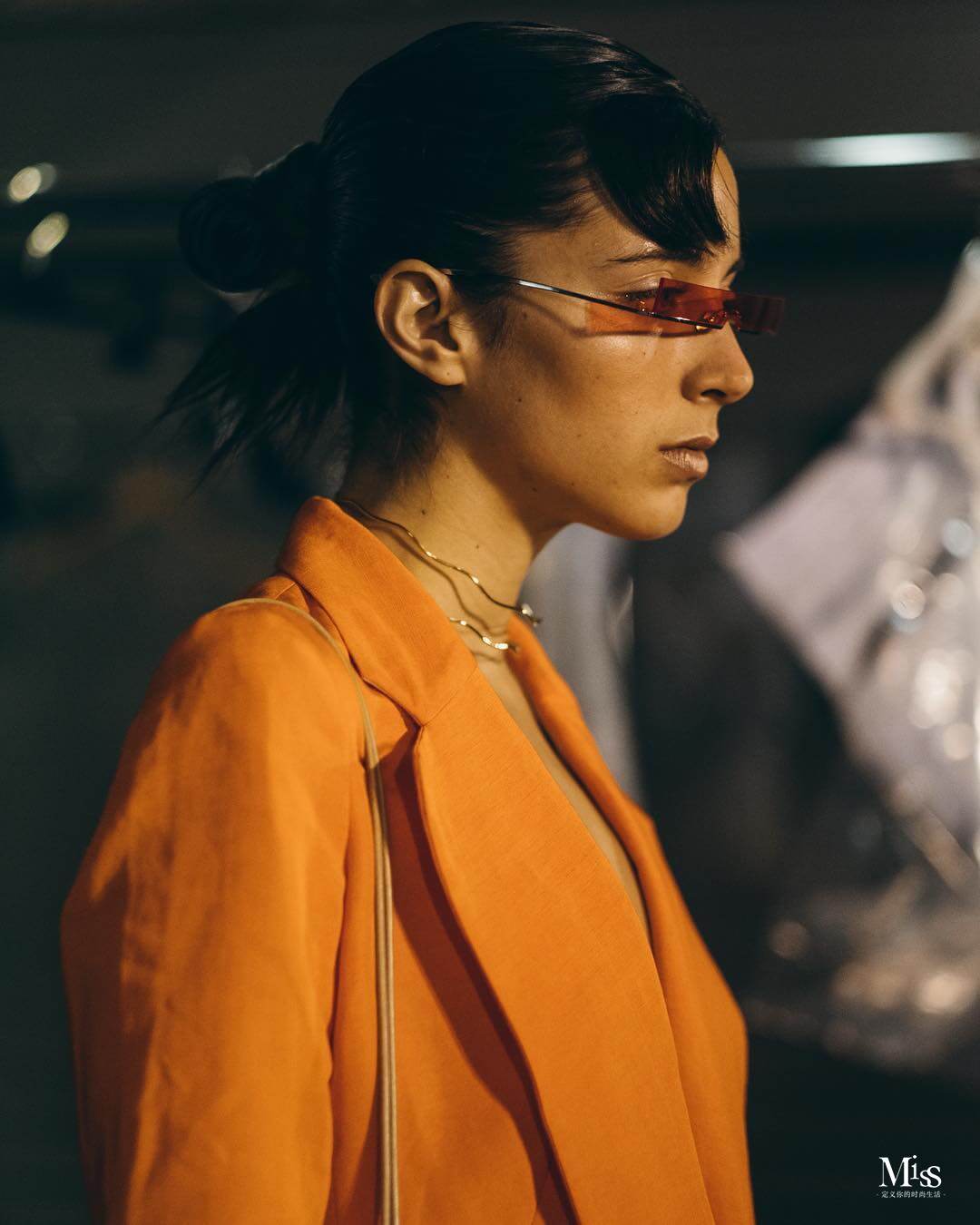 哑光妆容的魅力，在于提供漆黑的夜晚，展现色彩之美