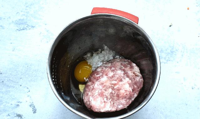 外酥里嫩满口汤汁的生煎包,外酥里嫩鲜香入味营养健康