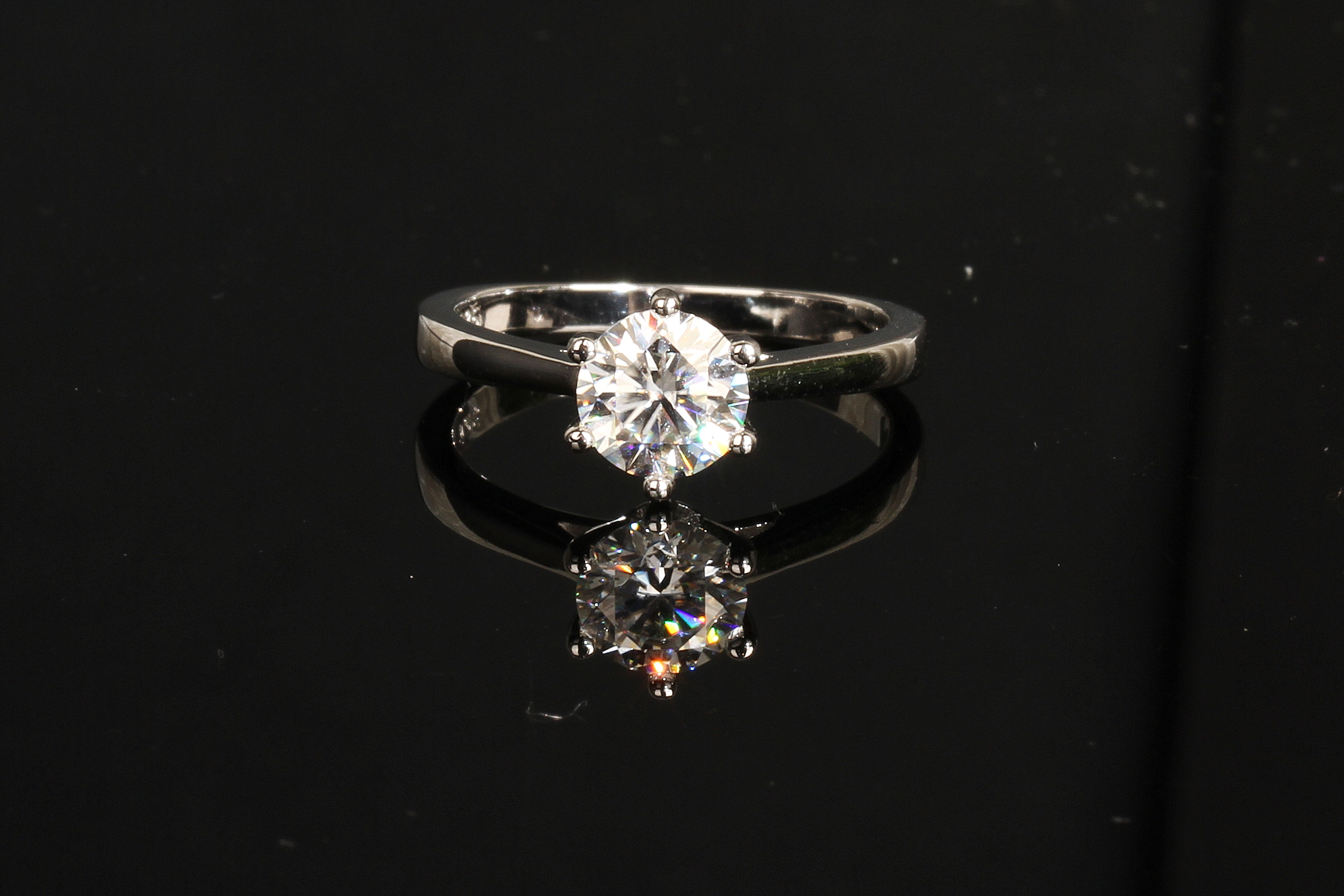 简单款克拉钻的好处,4万预算能买到克拉钻吗