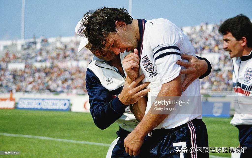 武磊肩伤面对两难选择，学萨拉赫竹篮打水，还是凯撒大帝名垂青史