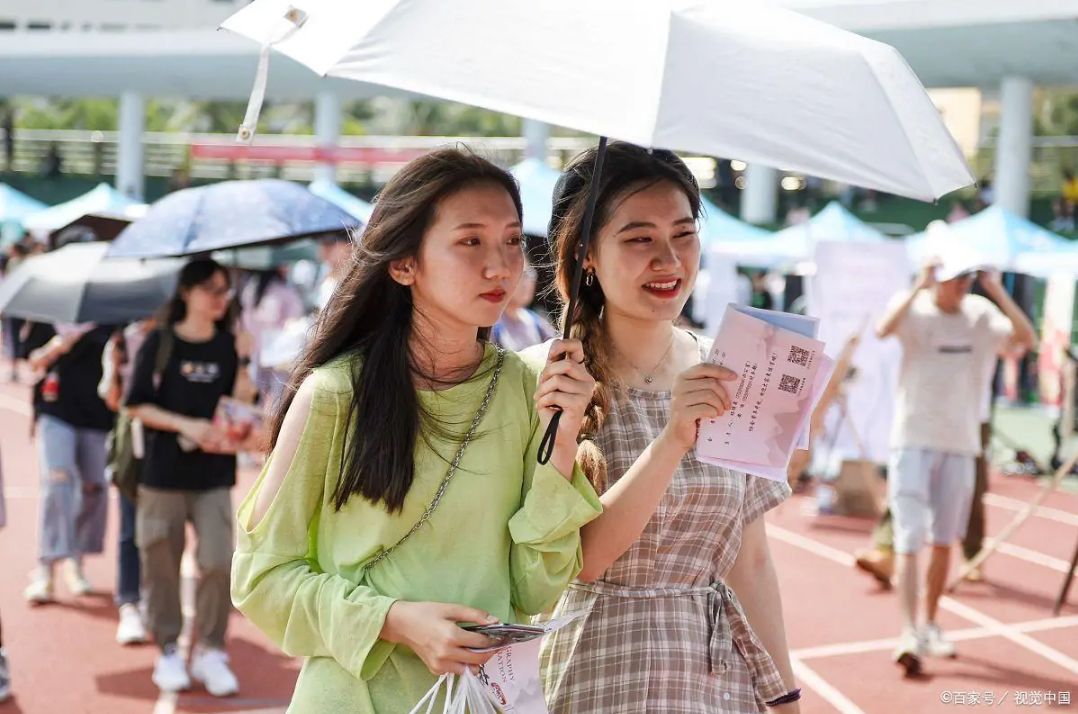 大学新生入学须知攻略,新生入学学长学姐很热情