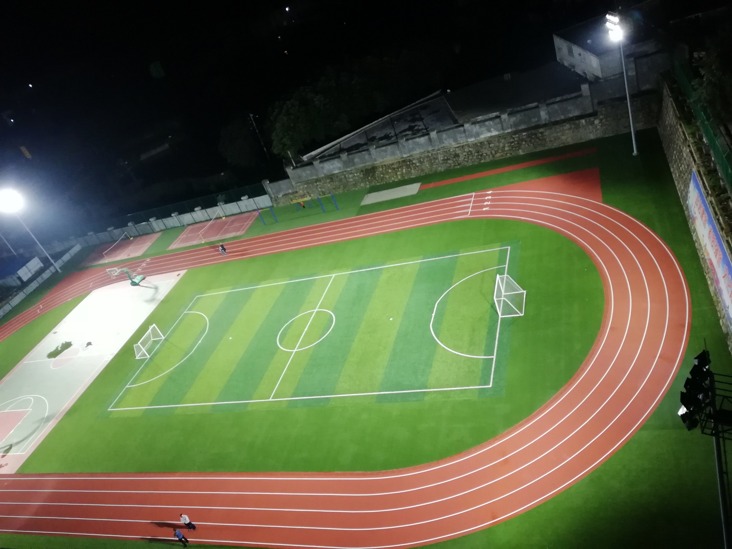 武磊破门西班牙人,武磊攻破巴萨球门的夜晚