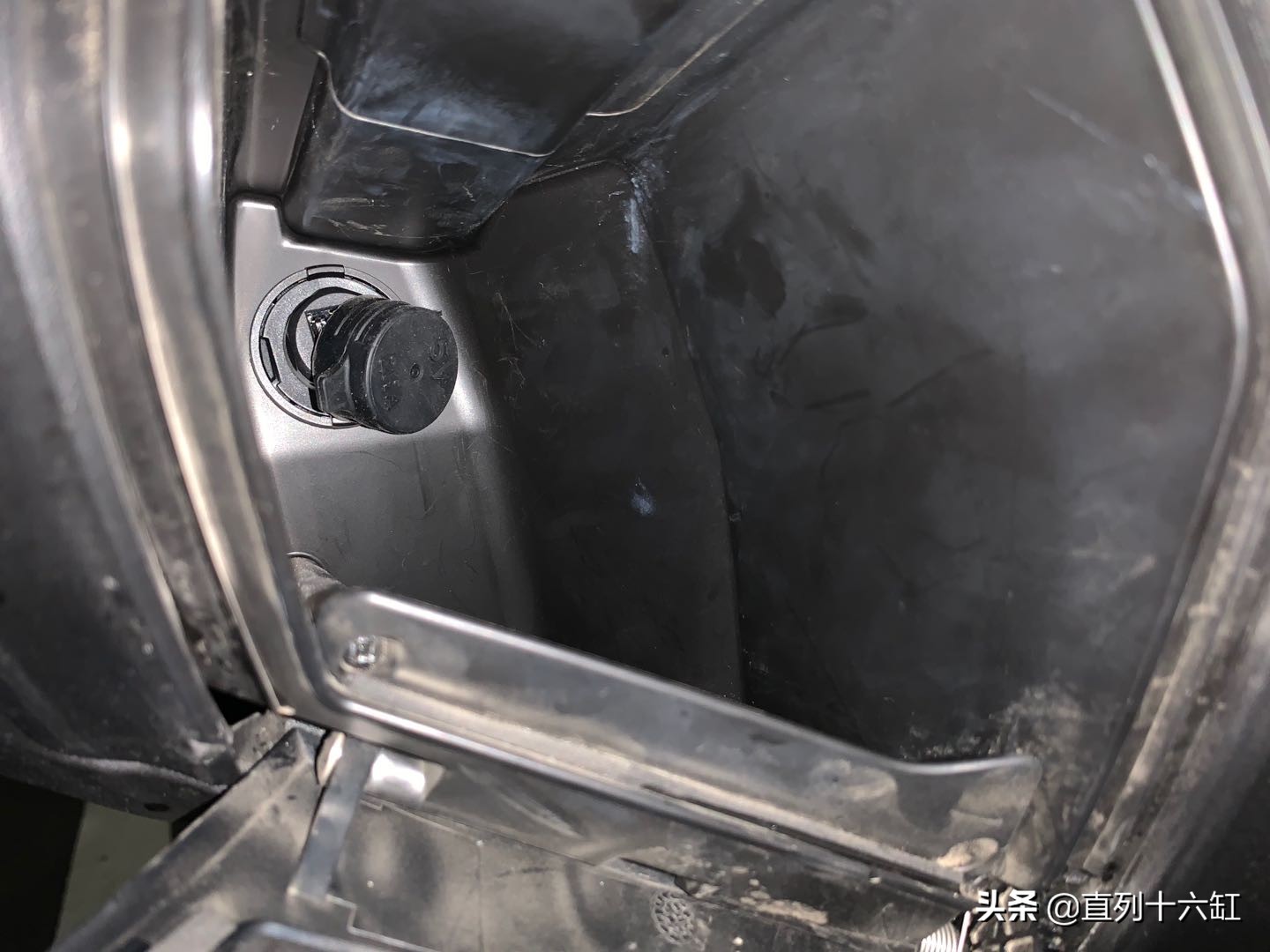 多花1.2万多100公里纯电续航划算吗,光阳进口赛艇s400国外测试