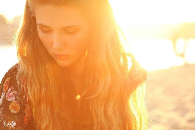 小说：单身总裁只爱撸兔子，没想到兔子化成美女，他兴奋不已