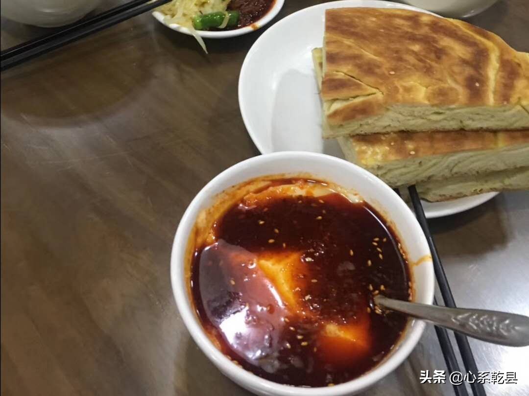 高唐豆腐脑对比乾县豆腐脑,乾县豆腐脑和葱花饼又软又好吃