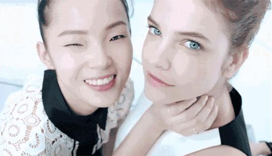 雎晓雯刘雯奚梦瑶何穗机场合影,何穗奚梦瑶刘雯雎晓雯图片