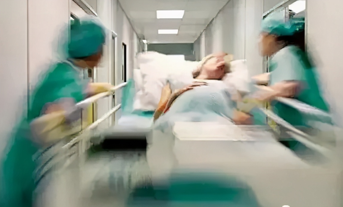 女子2年内3次堕胎，最后一次捅破了子宫，医生不得不剖开她肚子