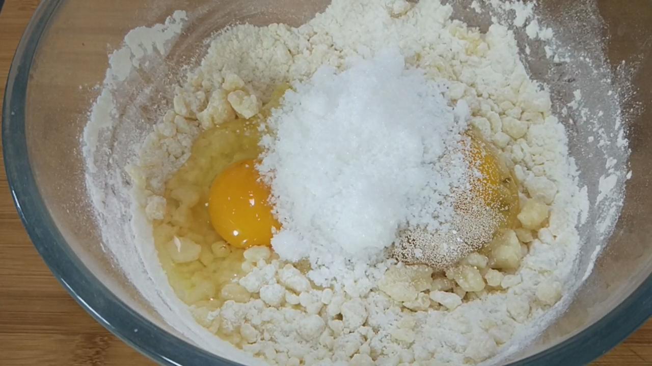 面粉里加鸡蛋怎么做饼,鸡蛋面粉饼怎么做松软好吃