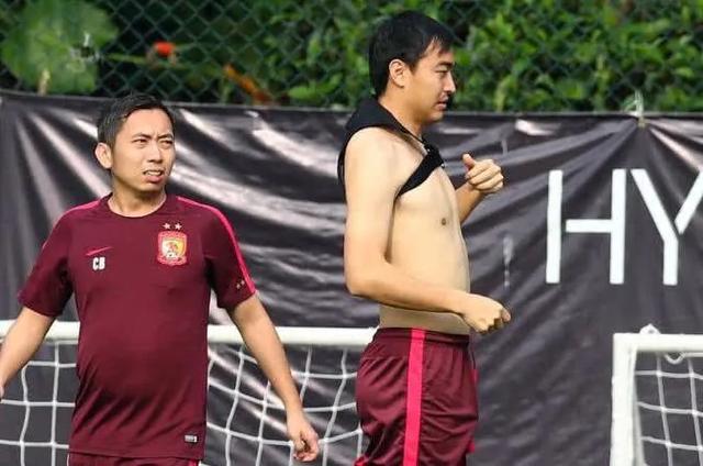 国足队员身材比拼,国足与国外强队身材对比