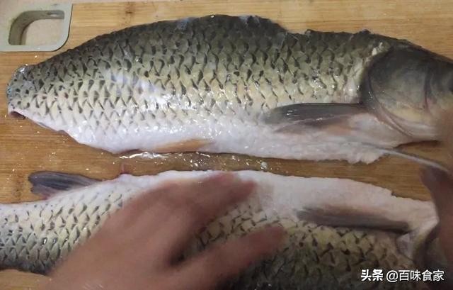 草鱼最好吃的做法不红烧不加水,美食草鱼这样做鲜嫩入味香辣过瘾