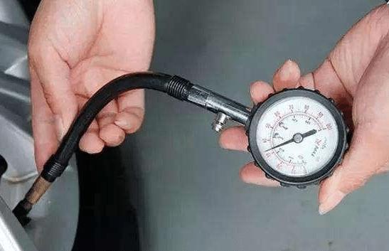 轮胎被钉子扎了还能正常使用,轮胎凹槽被钉子扎了怎么办