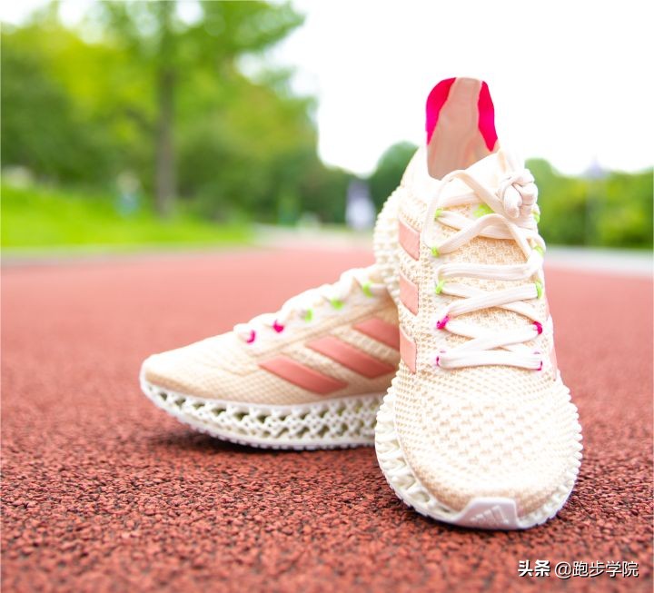 阿迪达斯跑鞋4dfwd为什么很硬,真实测评adidas4d打印鞋