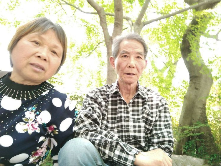 人到老年没积蓄,人到晚年很可怜没有钱用无人管