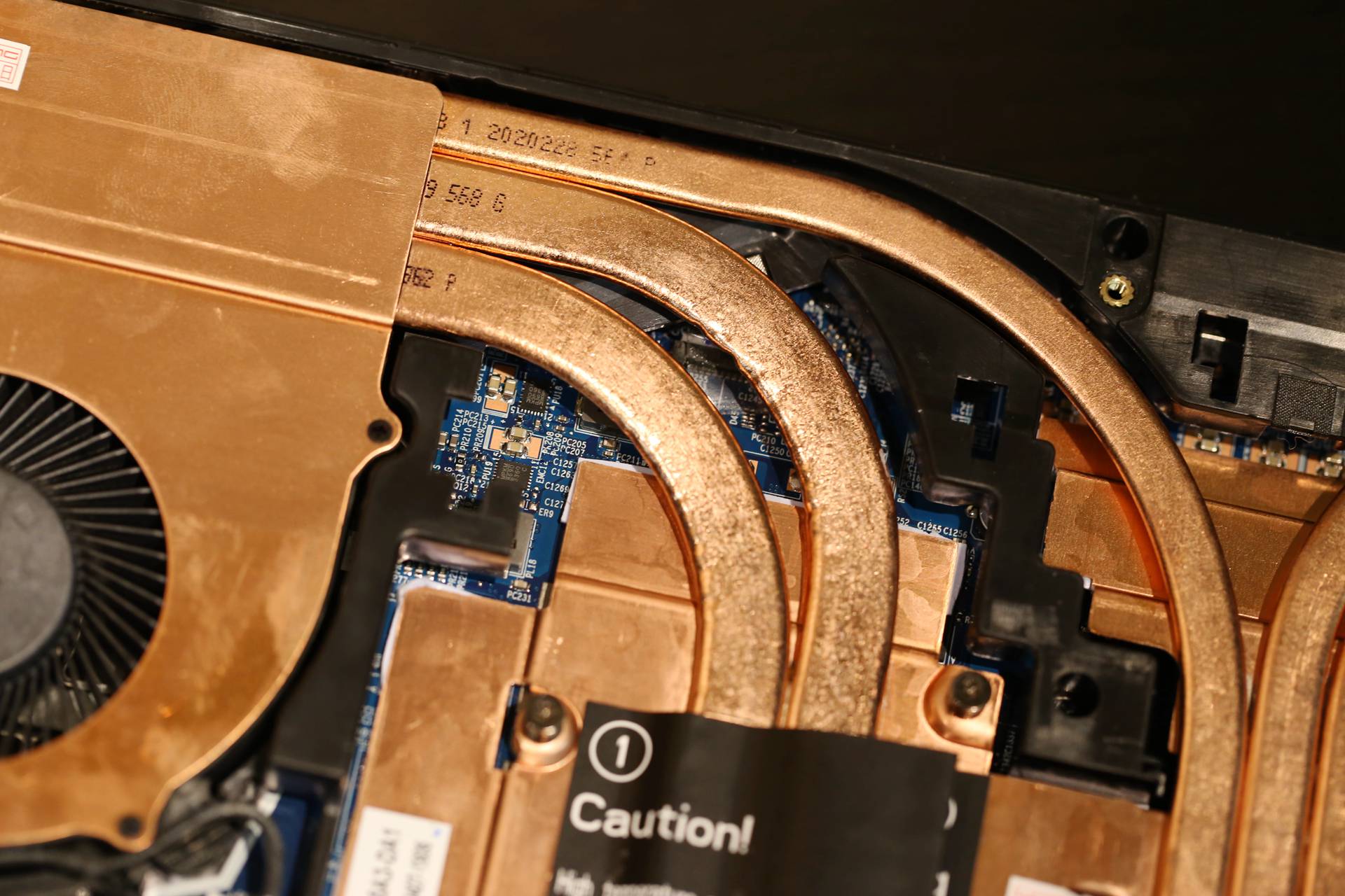 性能爆表！把台式机CPU装进笔记本，X5空妖R93900拆机评测