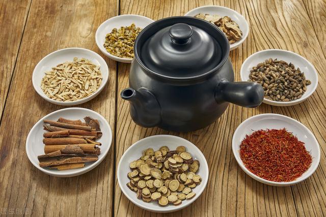 腰酸背痛小便黄吃什么药,腰酸背痛大便出血是什么原因