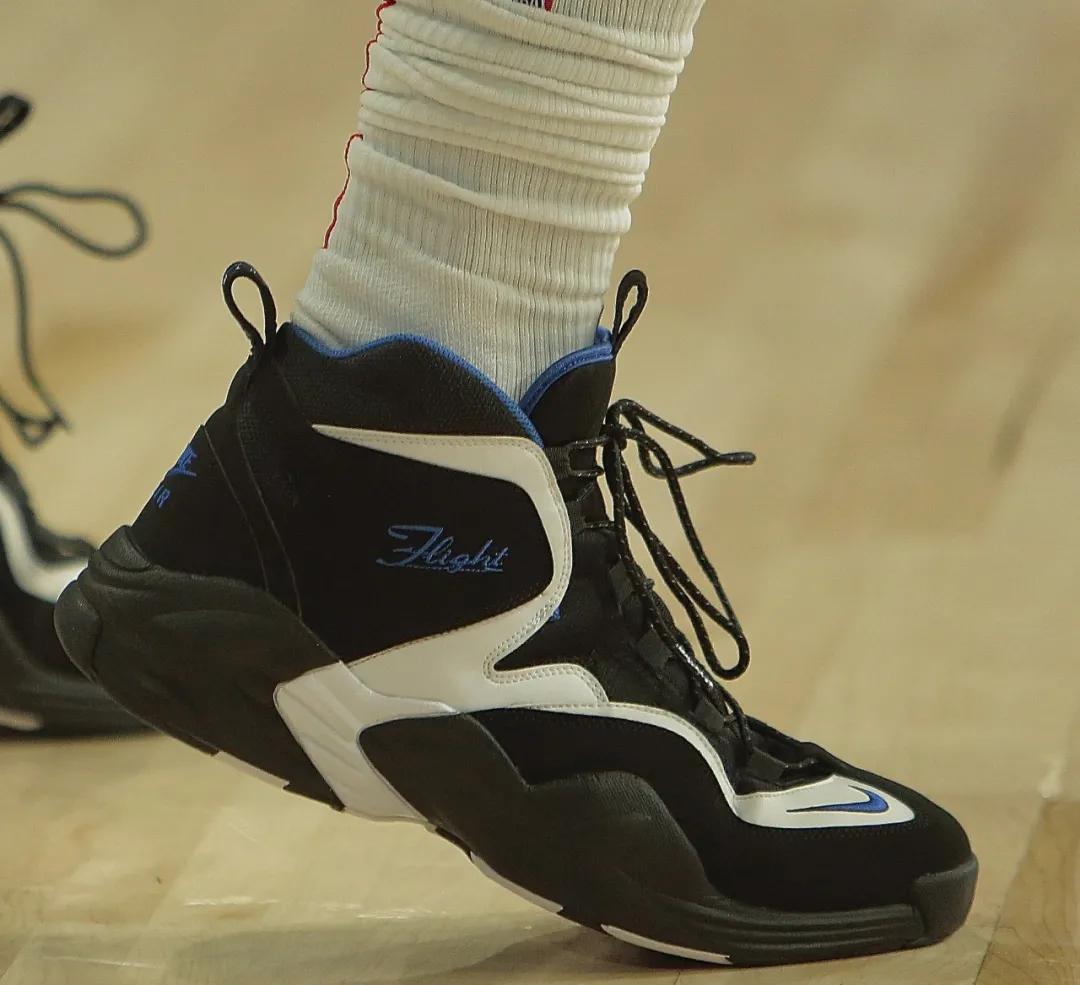 nba球员上脚科比球鞋系列,nba球星鞋王塔克在哪支球队