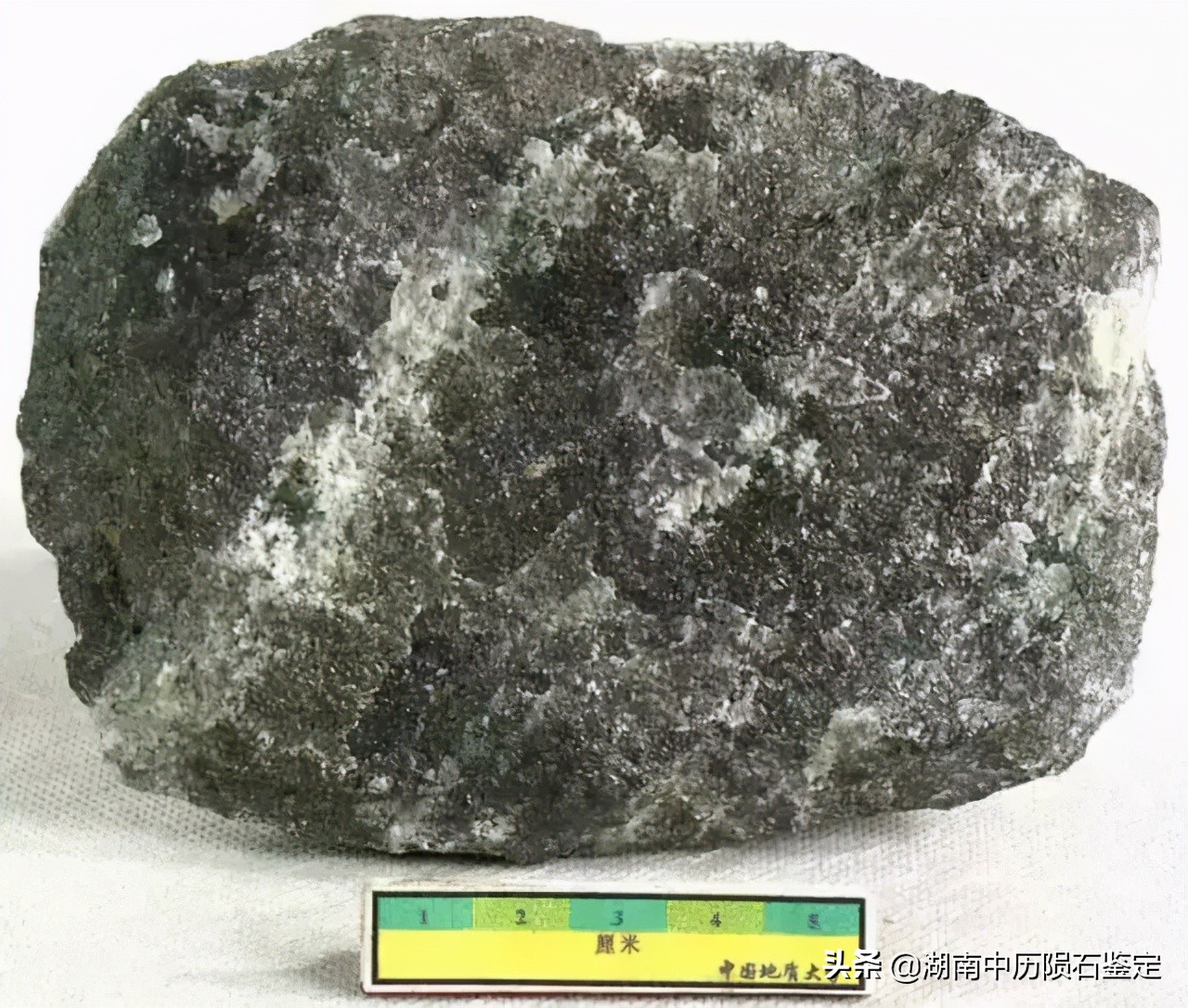 月球陨石与地球矿石的区别,月球陨石和矿石有什么区别