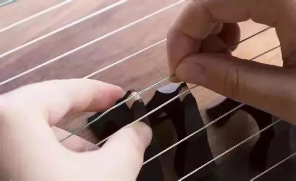 古筝弹不出空鸣音什么原因,古筝弹得不好听是什么原因