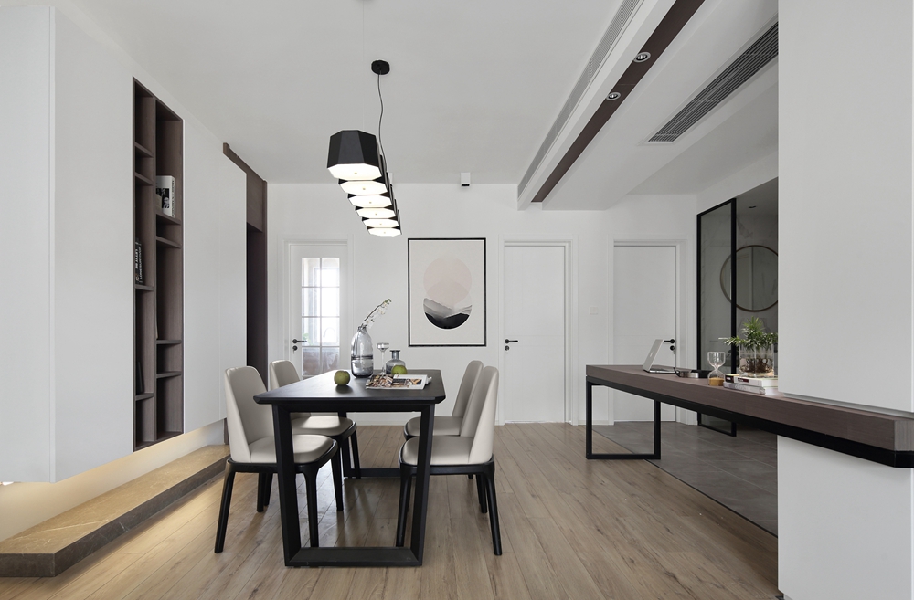 夫妻温馨家庭画面,南京家中的精致场面