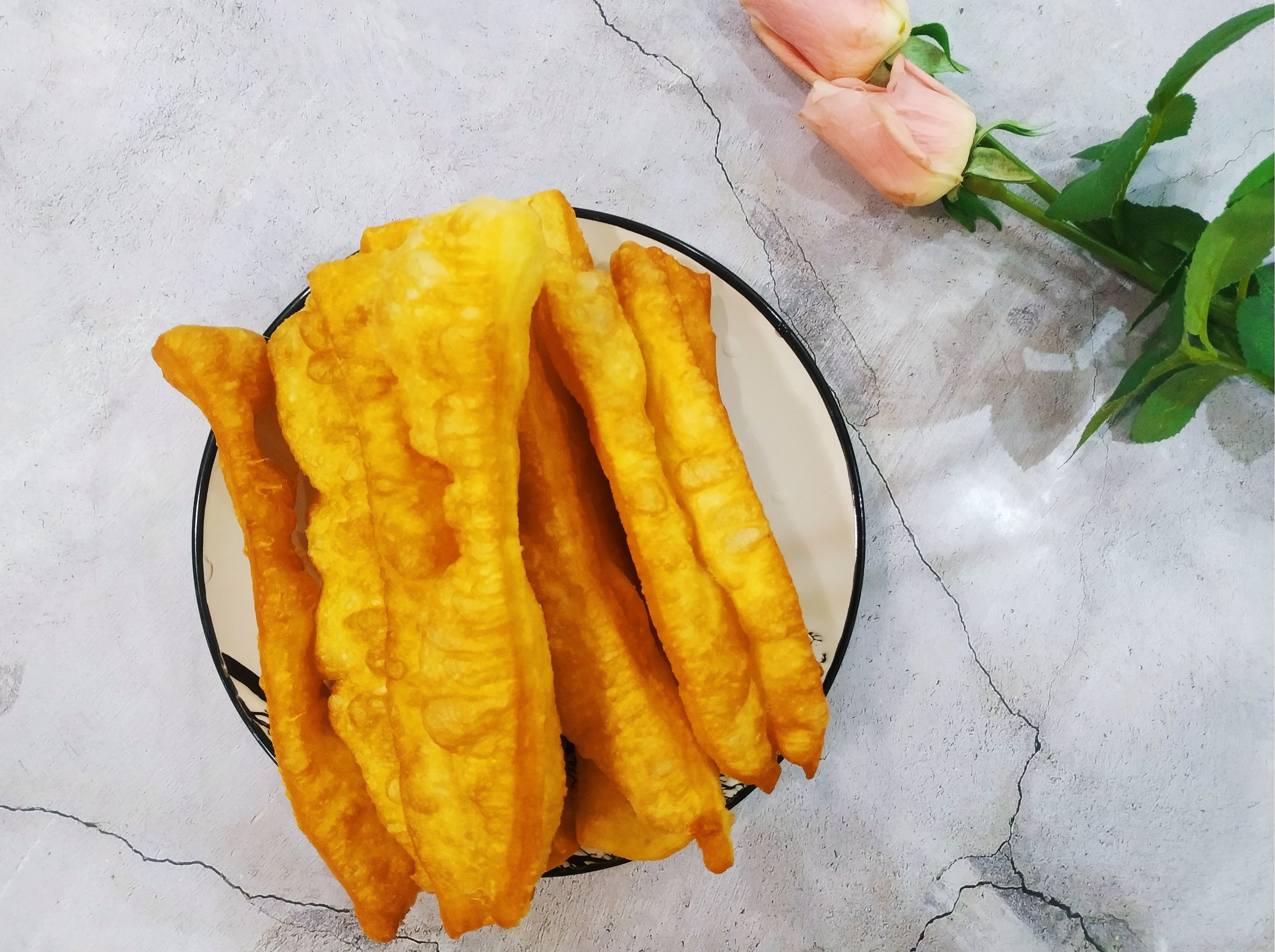 炸油条用脆皮油条粉还用放酵母吗,炸油条酵母碱油条店老板教你做法