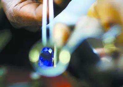 会动的珠宝更有趣！细数那些暗含机关的珠宝机械工艺