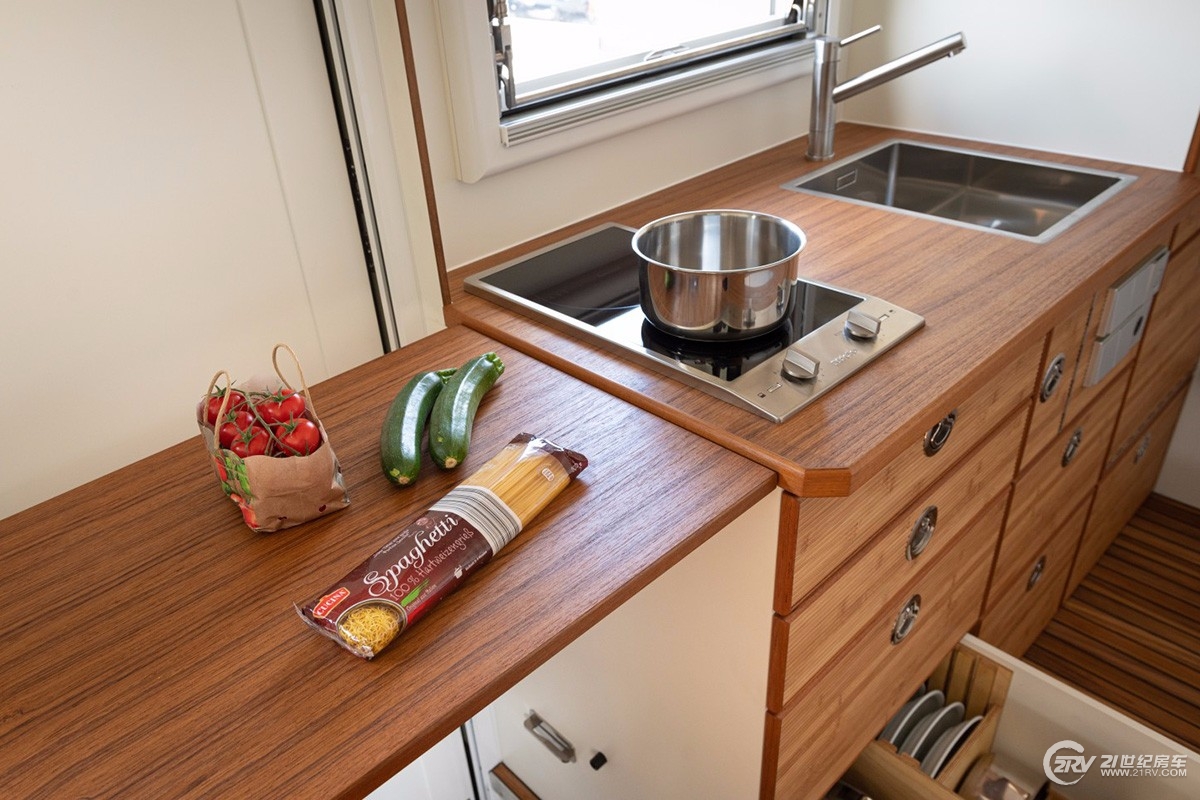 最贵的全进口4x4越野房车6米,售价650000的越野房车