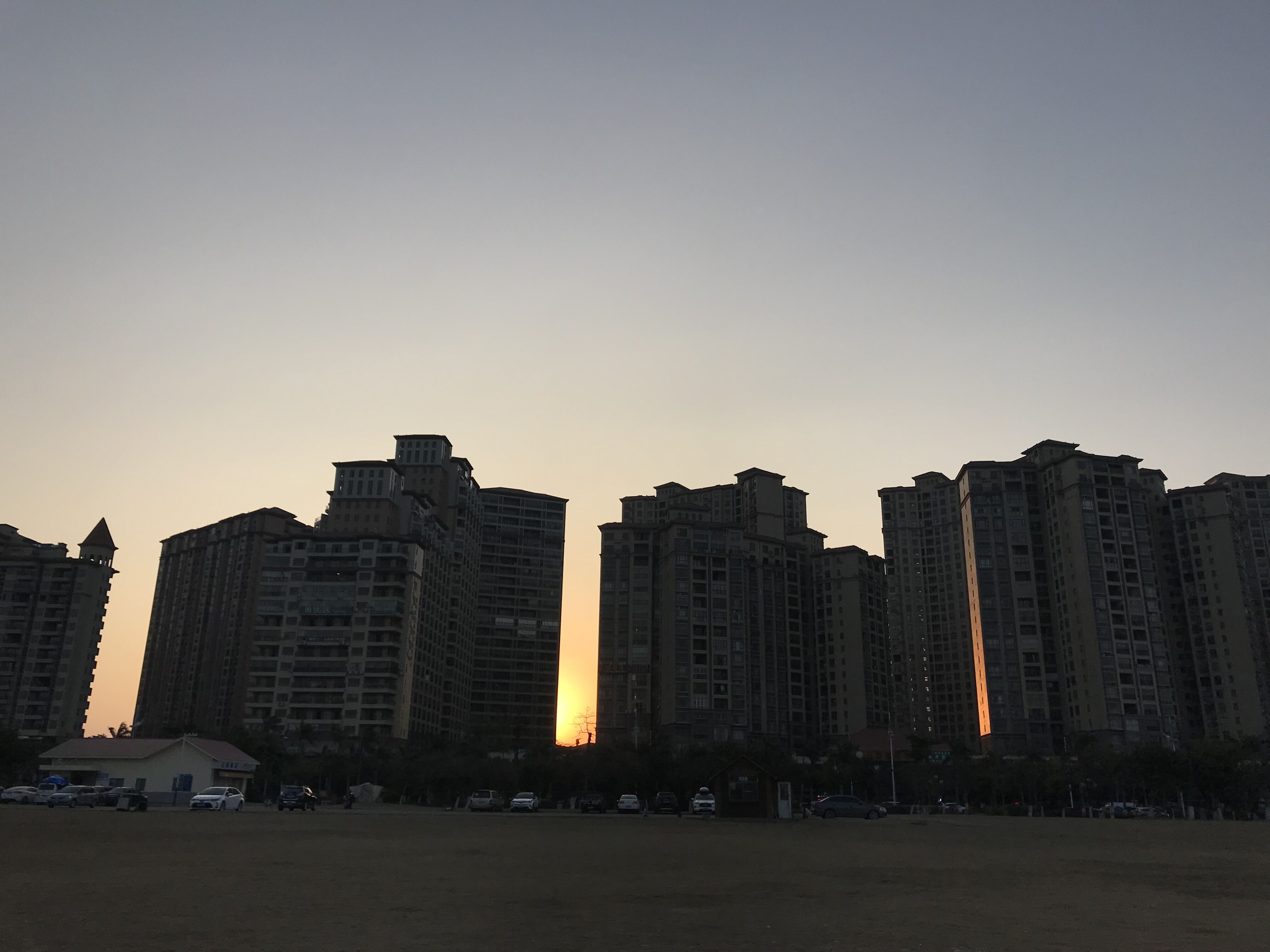 又见东兴,故地重游口岸都关闭了,不同时间不同伙伴不同心情