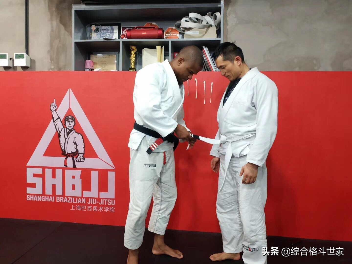 巴西柔术的段位系统白带和蓝带和紫带和棕带和黑带