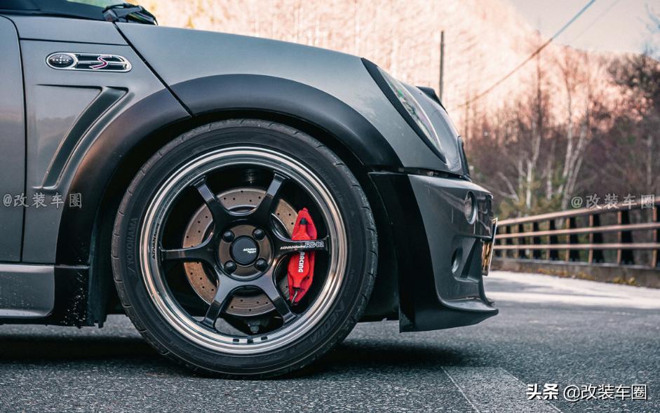 僧侣和尚也爱改装车,他不止有这辆改装mini还有一个家庭